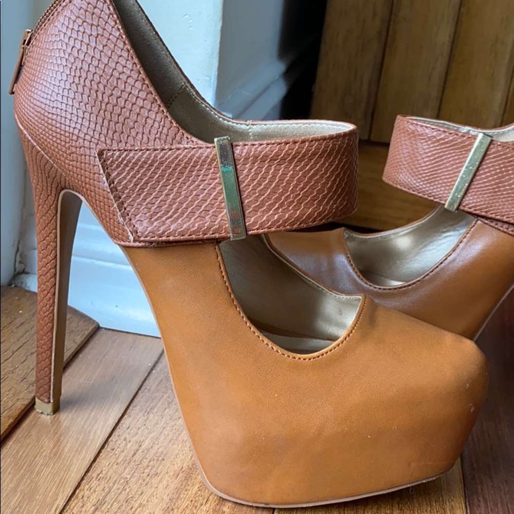 Heels - Picture 2 of 4